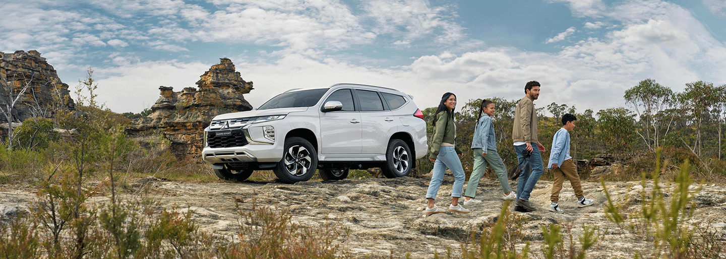 Facelifted Mitsubishi Pajero Sport video-banner
