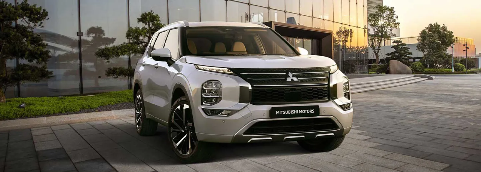 All-new Mitsubishi Outlander hits the road in South Africa video-banner